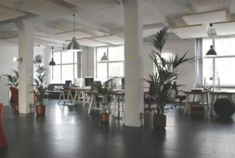 locale ufficio con pavimento sopraelevati